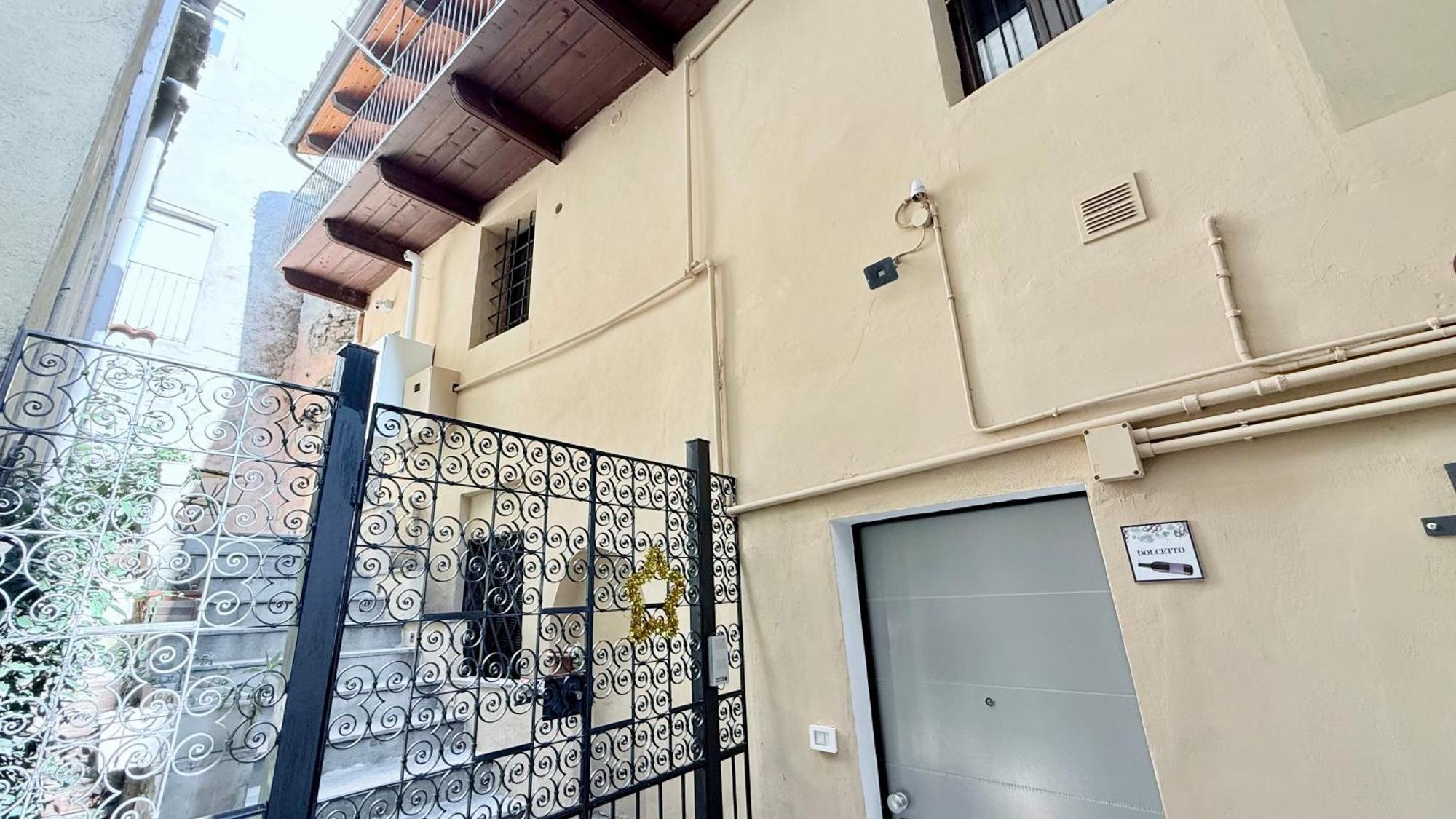 Small Alley Pinerolo Exterior photo